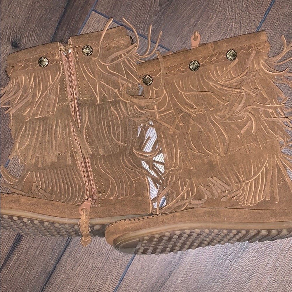 Minnetonka boot size 3